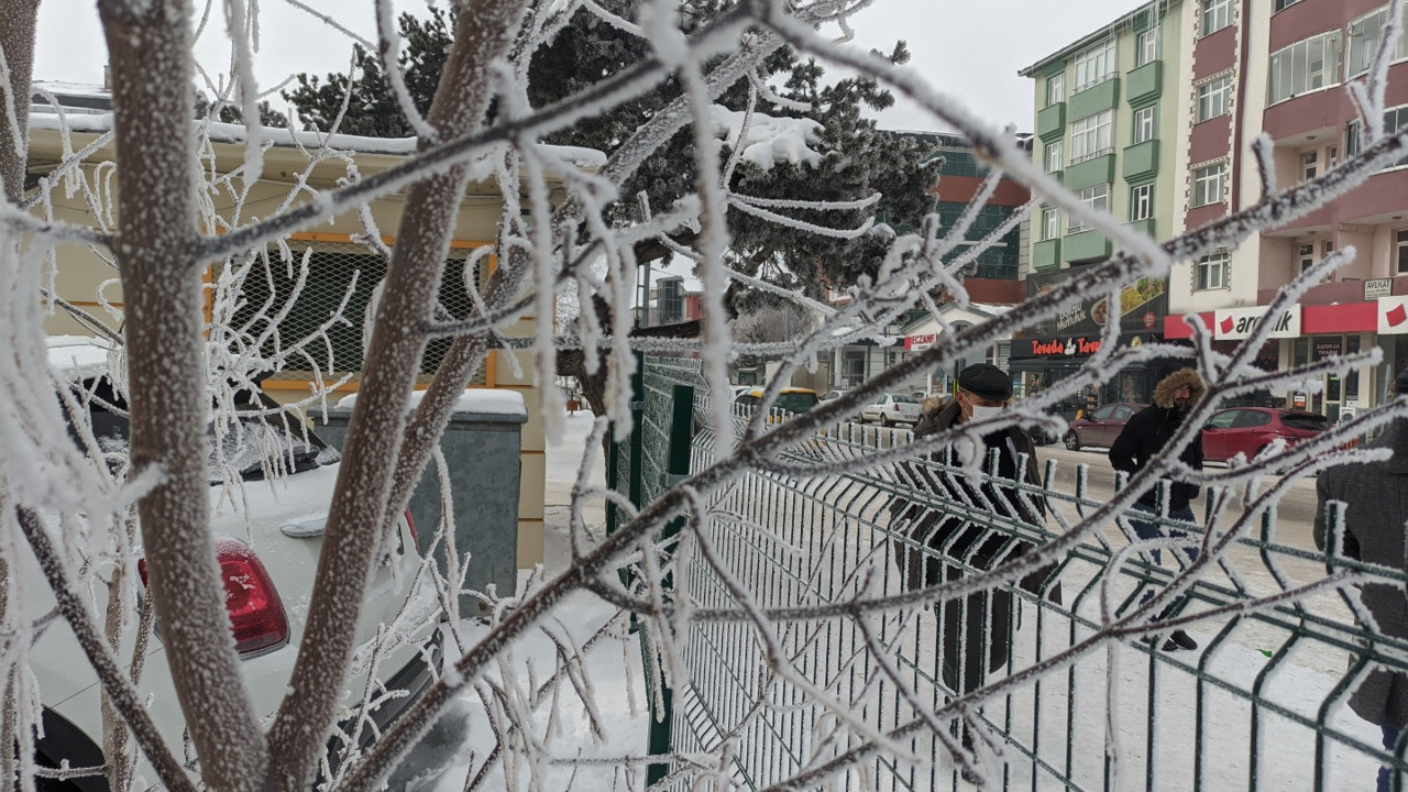 Ardahan'da hayat durma noktasına geldi! Yollar buz tuttu