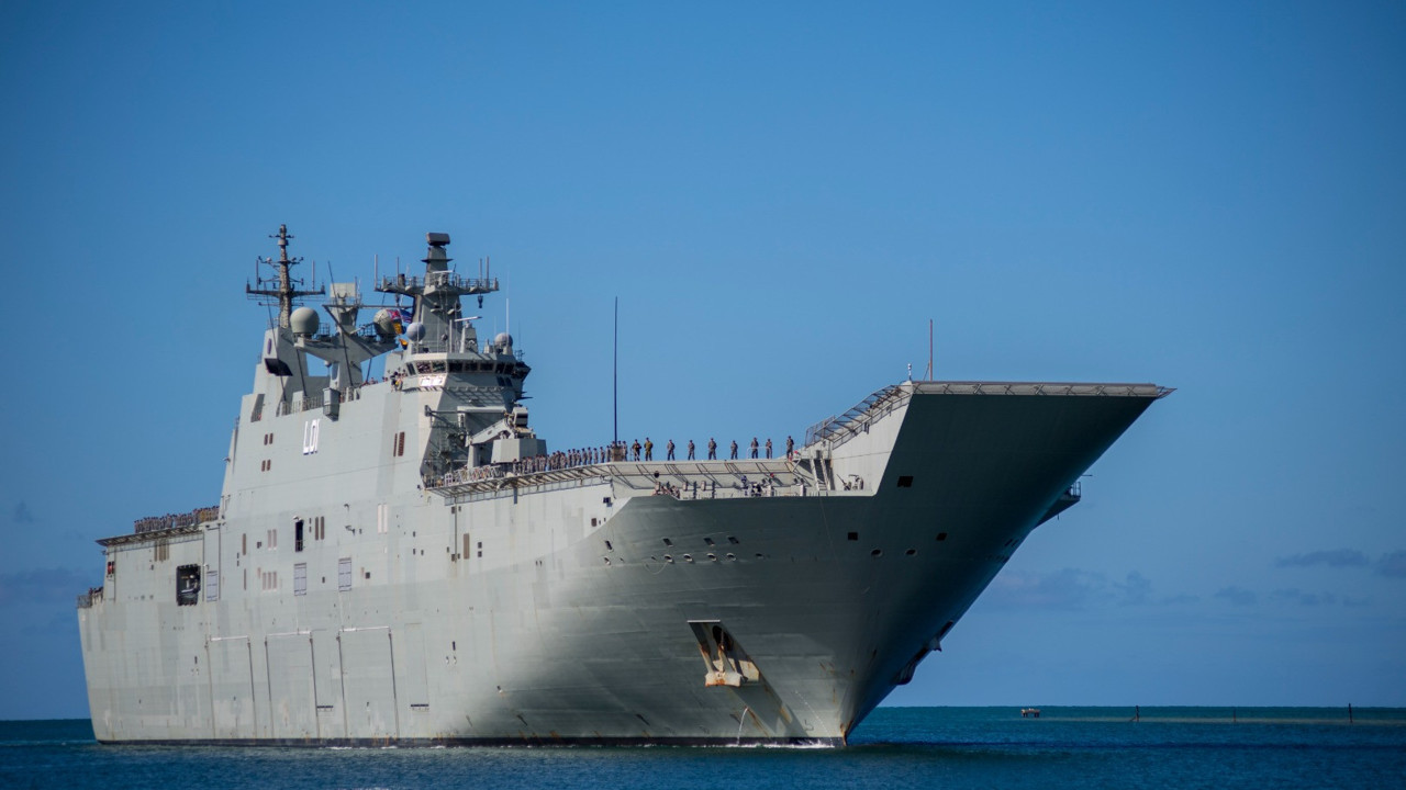 Avustralya’nın en büyük savaş gemisi 'HMAS Adelaide' arızalandı