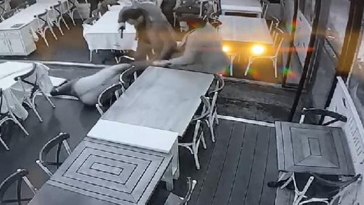 Eski Beşiktaş yöneticisi Şafak Mahmutyazıcıoğlu'na saldırı anına ilişkin yeni görüntüler ortaya çıktı!