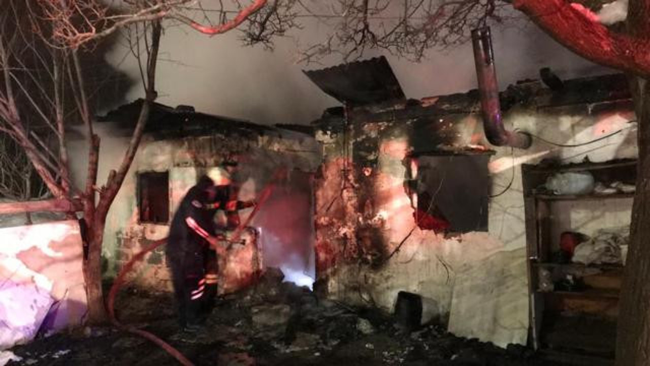 Erzincan'da ahır yangını: 5 hayvan öldü, 1 çoban yaralı