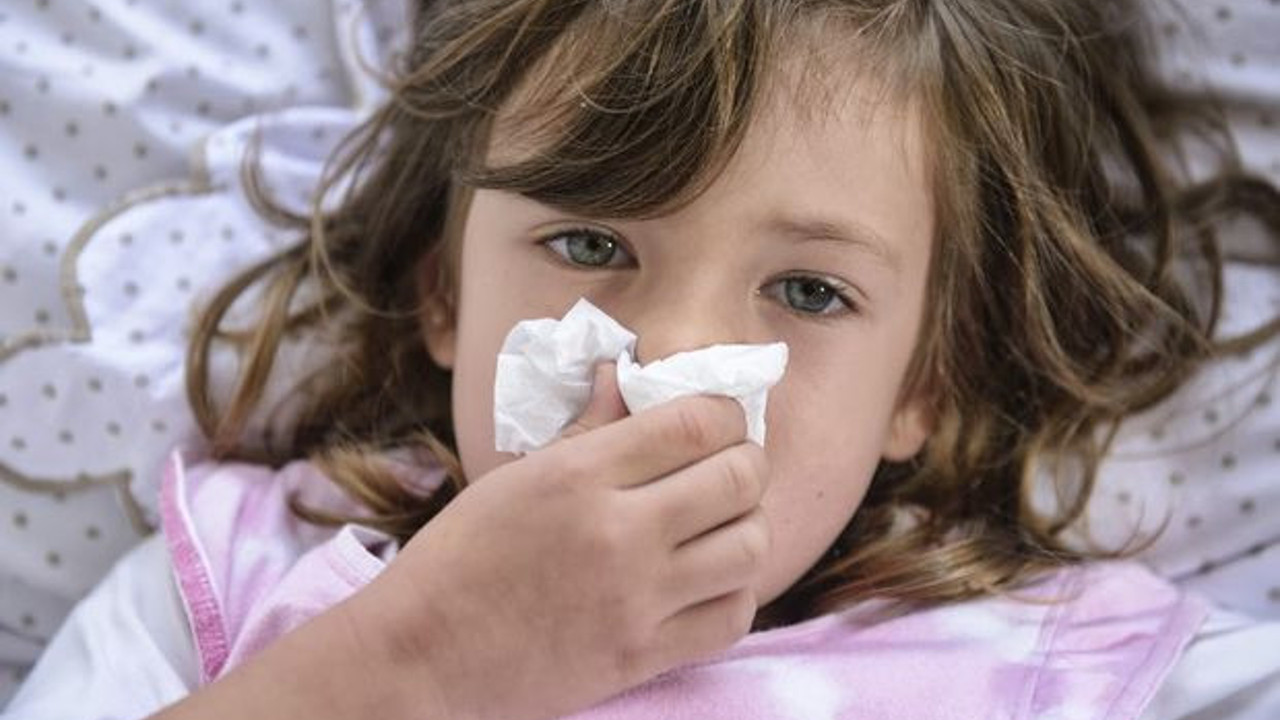 Çocuklar yılda 8 defaya kadar soğuk algınlığı geçirebilir