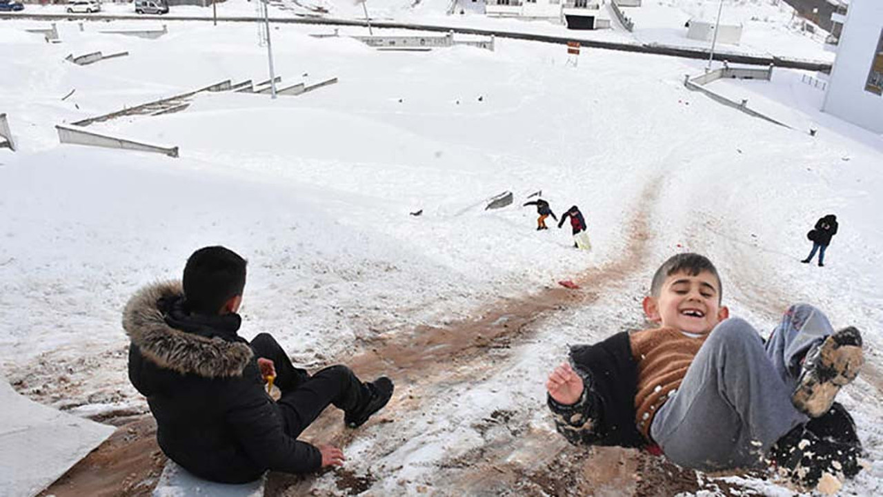 Kayak merkezine gidemeyen çocukların uğrak yeri 'Yumurtatepe'