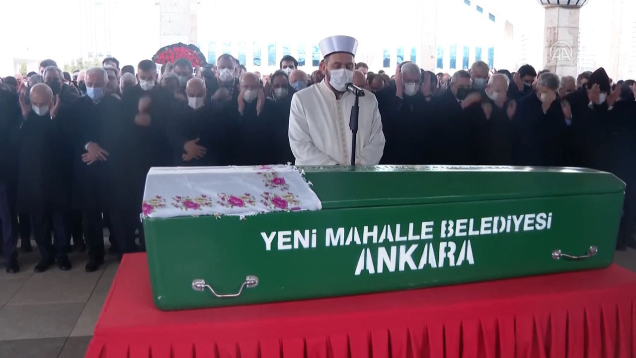 İYİ Partili Uğur Poyraz'ın annesi son yolculuğuna uğurlandı