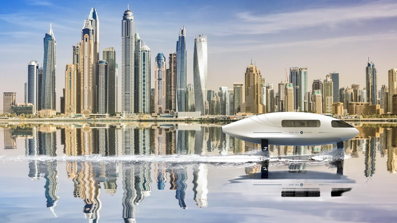 İlk uçan tekne Dubai'de denize iniyor