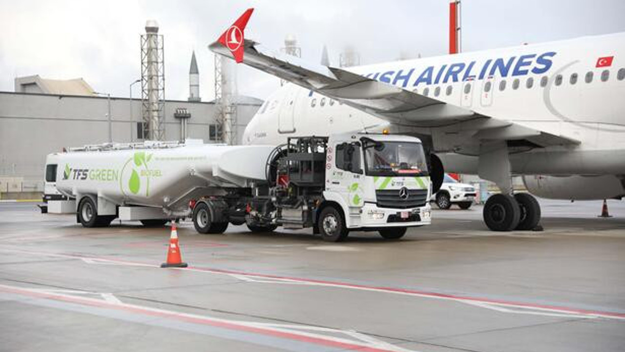 Türk Hava Yolları ilk uçuşunu Paris'e yaptı