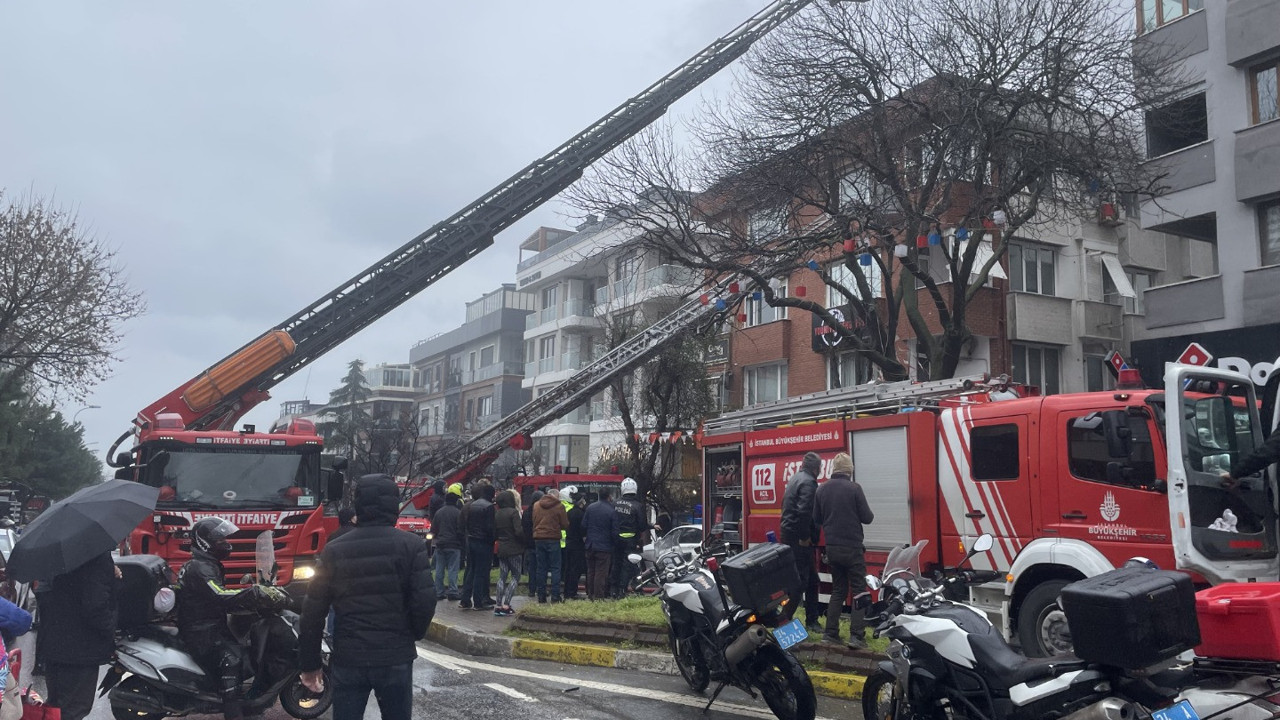 Üsküdar'da apartmanda yangın paniği