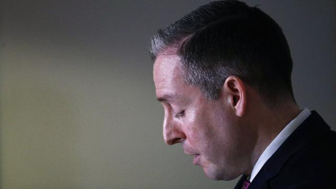 Ülke şokta... Başbakan istifa etti!