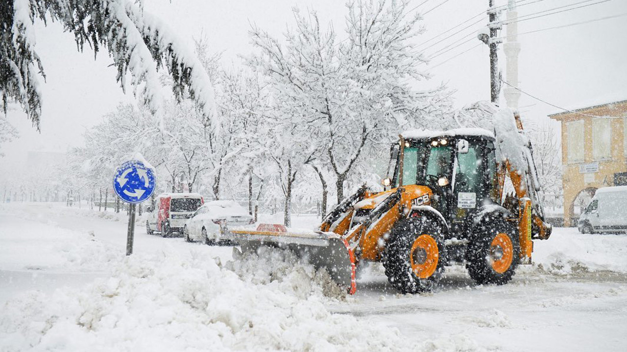 Isparta'da 1 ayda beklenen kar yağışı 2 günde yağdı