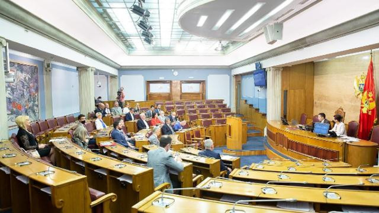 Karadağ'da hükümet düştü