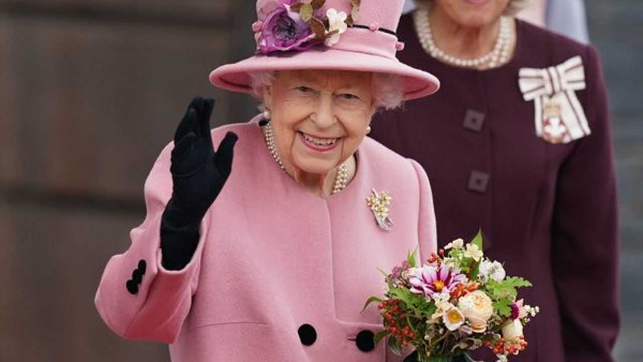 Kraliçe Elizabeth kendisinden sonraki kraliçeyi açıkladı: Cornwall Düşesi Camilla