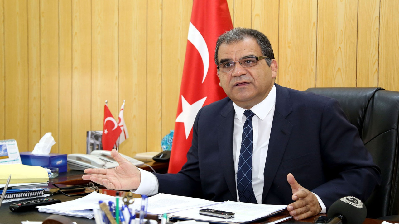 KKTC'de yeni hükümet için kollar sıvandı. Kabine'nin istifası Ersin Tatar'a sunuldu