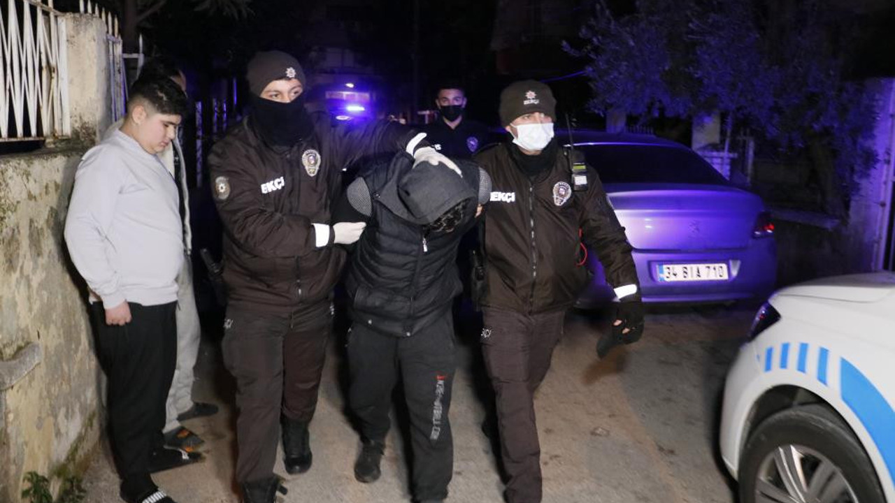 Çaldıkları araca çaldıkları motosikleti yüklediler