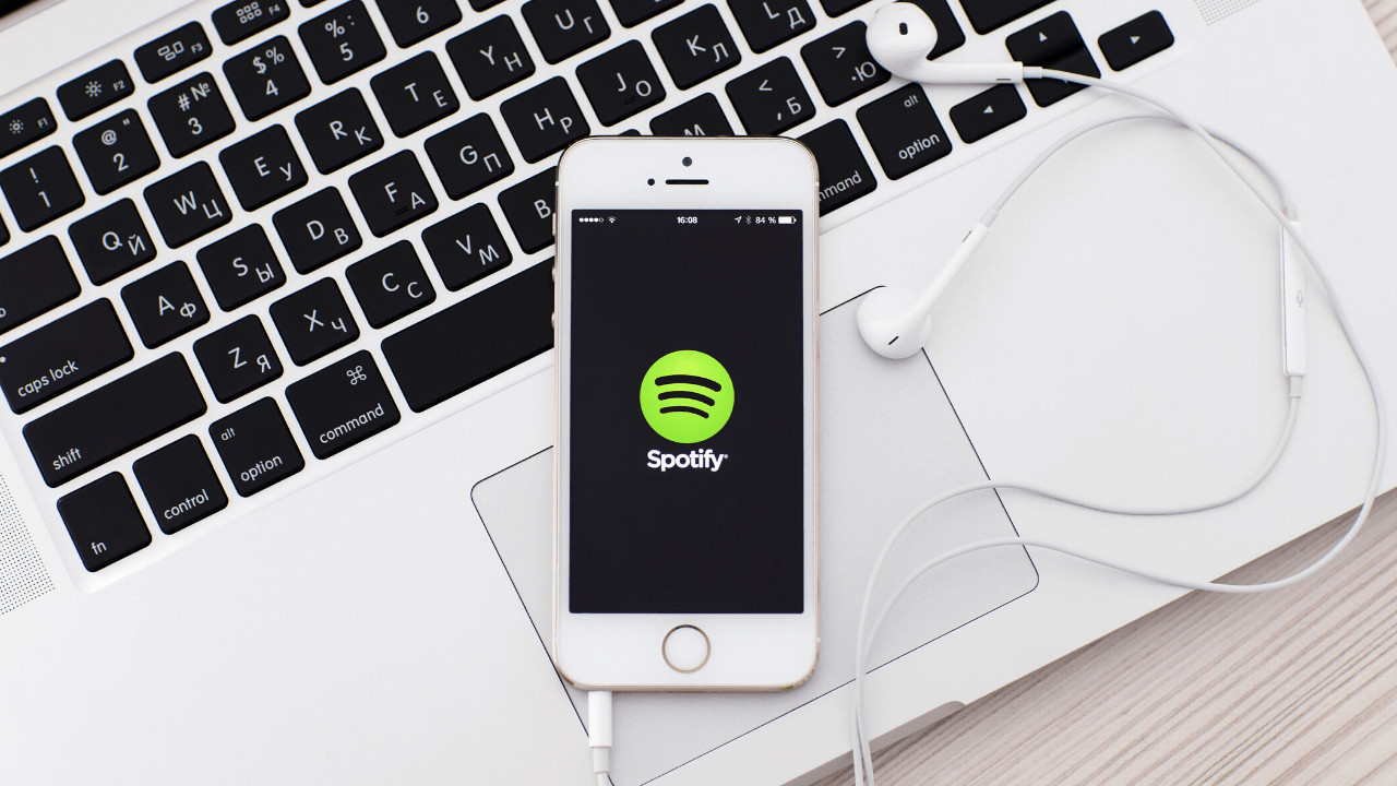 Ünlü müzisyen Spotify’a ateş püskürttü!