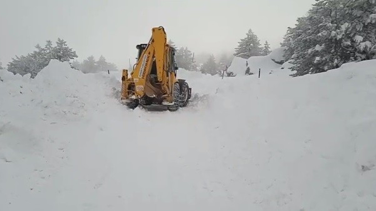 17 asker ile 4 belediye işçi kurtarıldı. 20 saatlik kar esareti bitti
