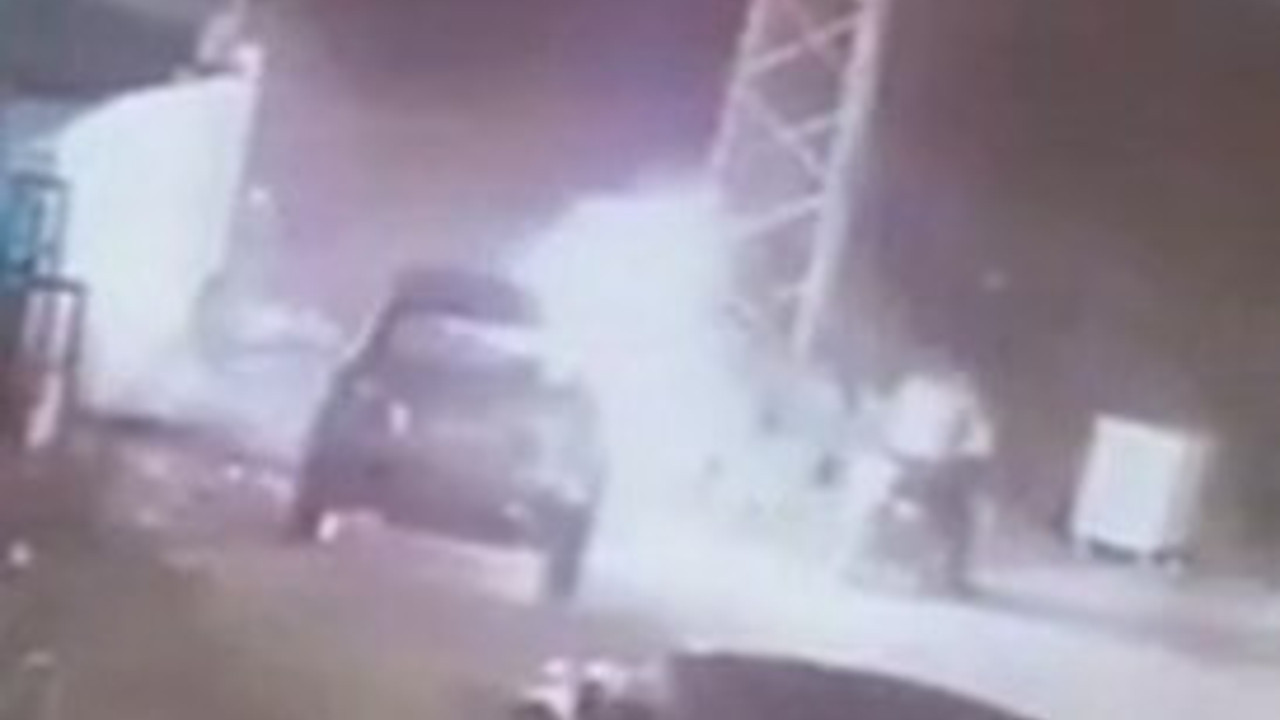 Arnavutköy'ün Neron'u araç yaktı