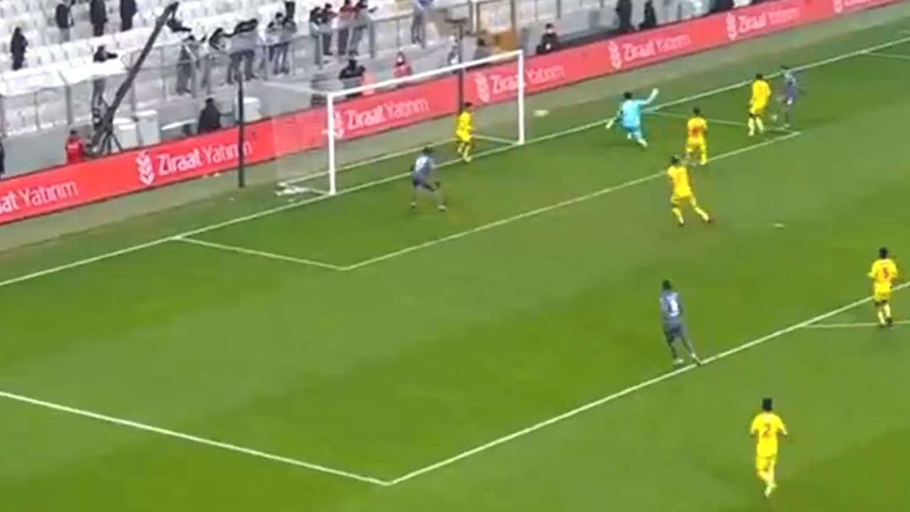 Beşiktaş gol kaçırdı, A Spor yorumcusu canlı yayında kendinden geçti!