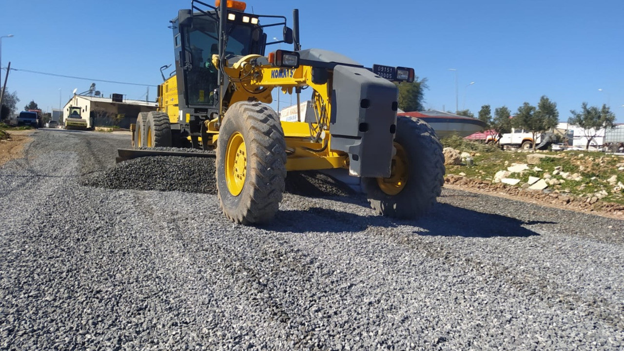 Didim'de yol düzenleme çalışmaları sürüyor
