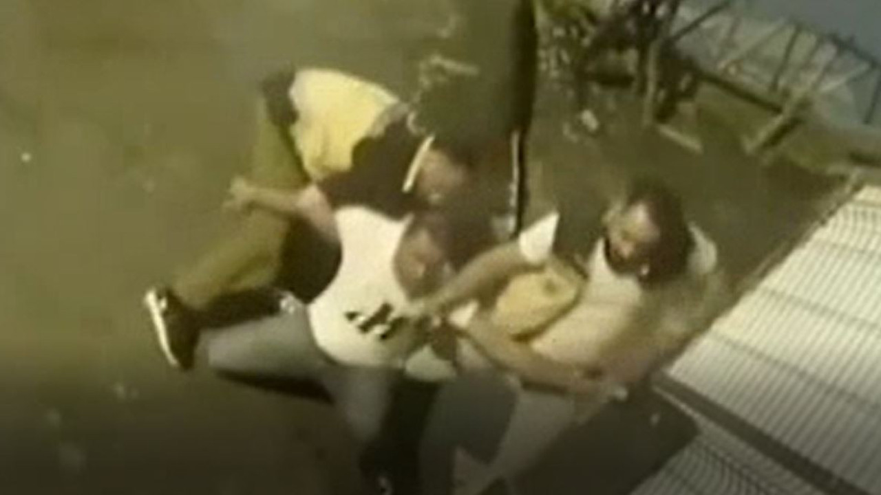 Polis erketeyle boğuştu kumarhaneyi bastı