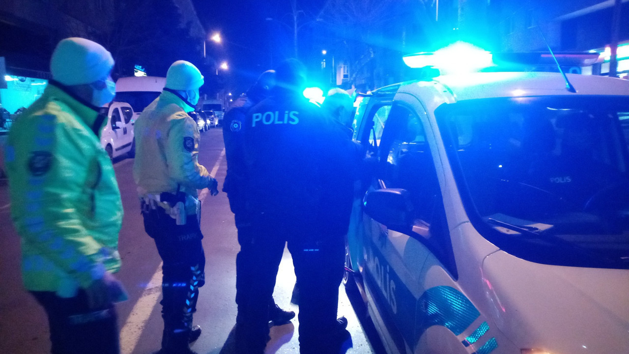 Yol ortasında direksiyon başında sızdı, sözleri şaşkına çevirdi!