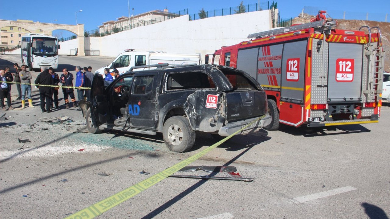 Halk otobüsüyle AFAD aracı çarpıştı