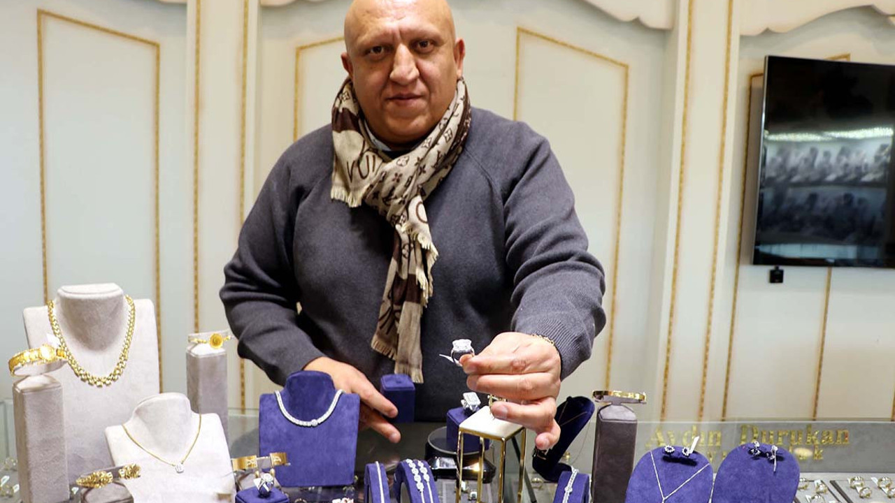 Kuyumcular 'Sevgililer Günü' öncesi uyardı: ''Altın yerine bakır almayın''