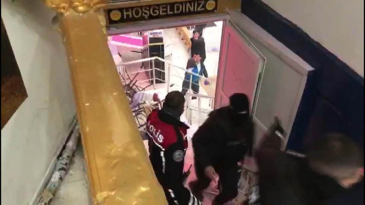 Düğün salonu savaş alanına döndü! 5 polis ile 1 bekçi yaralandı…