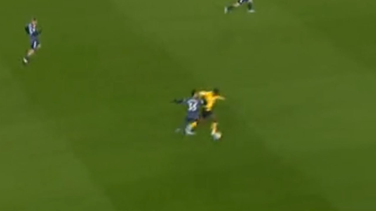 Hakem dediğin böyle olur! Bizim hakemler izleyip utanırlar belki...