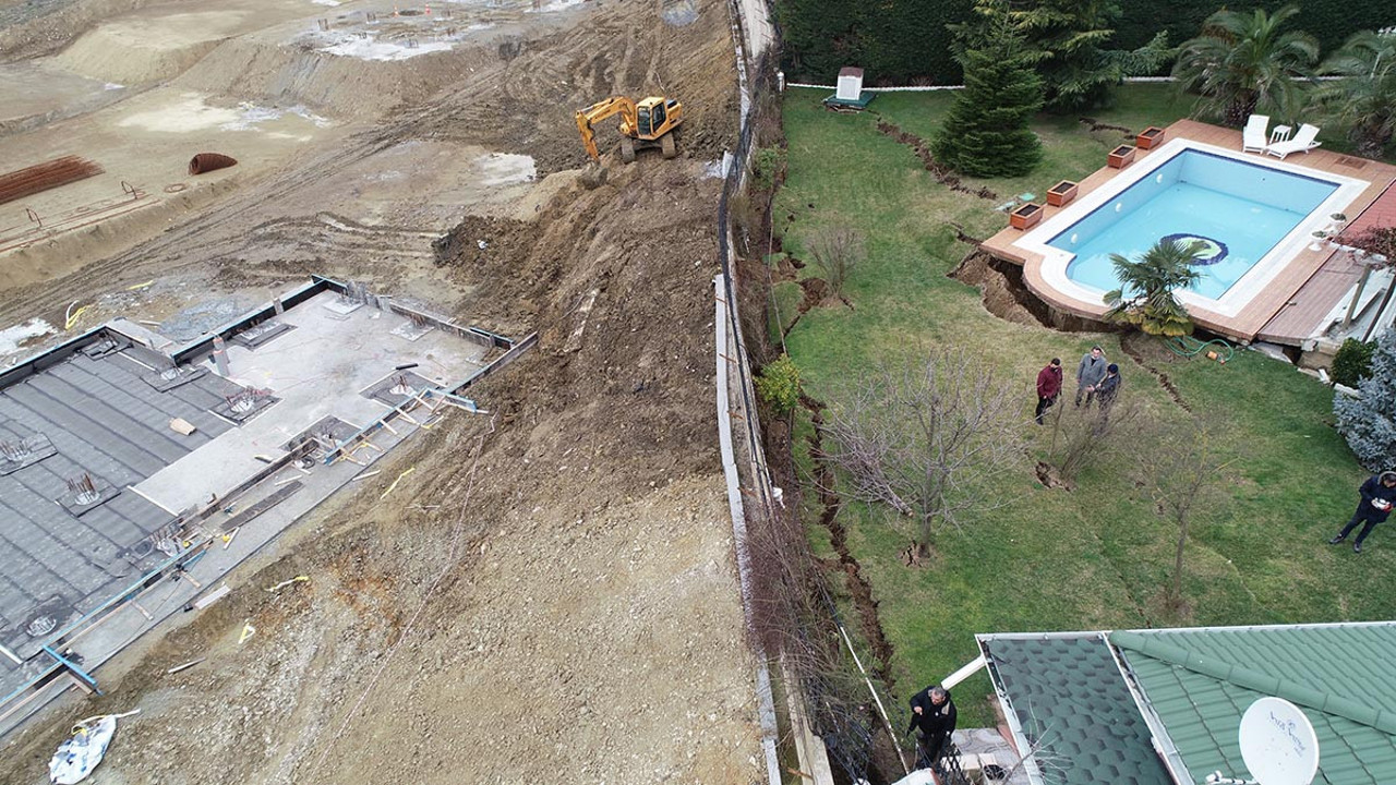 Lüks sitede dev yarıklar oluştu! Milyonluk villalar kayıyor...