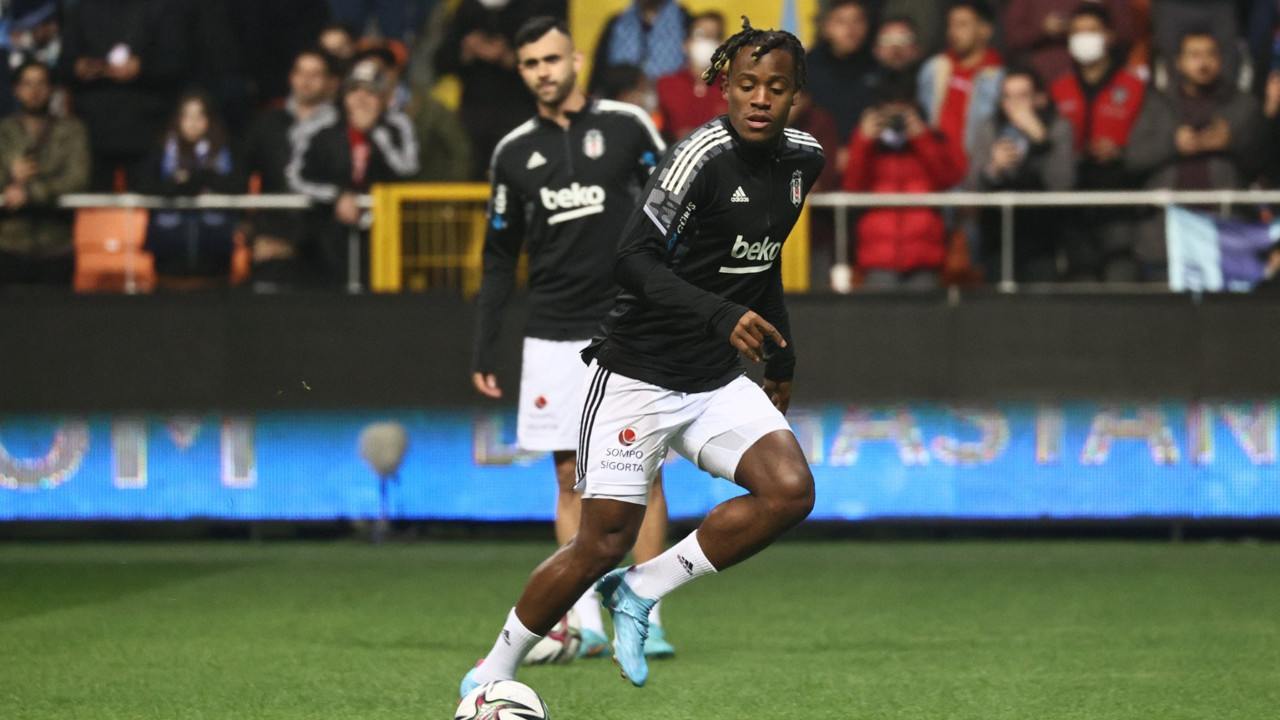 Adana Demirspor tribünleri Batshuayi ile alay etti! Bakın tribünden nasıl seslendiler