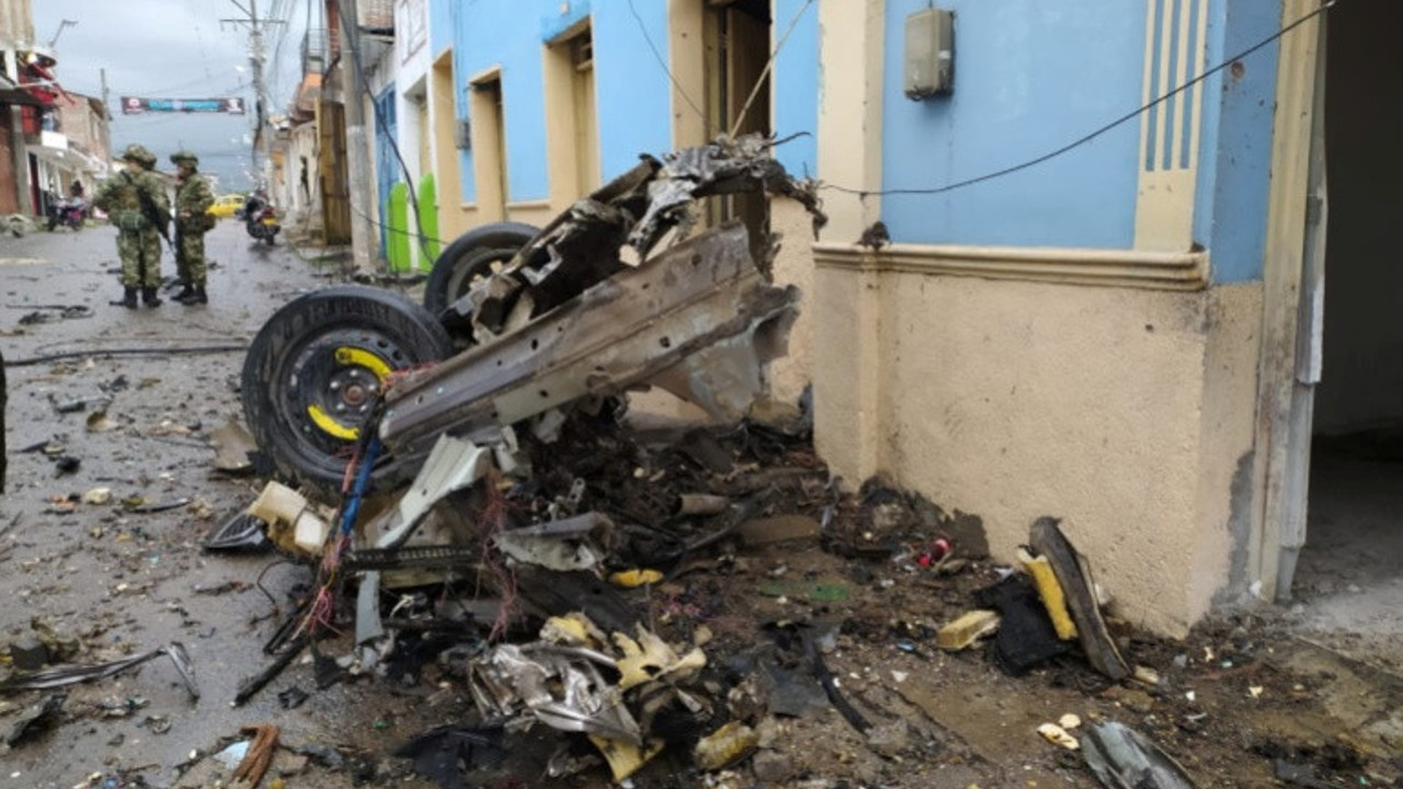 Karakola bomba yüklü motosikletle saldırı