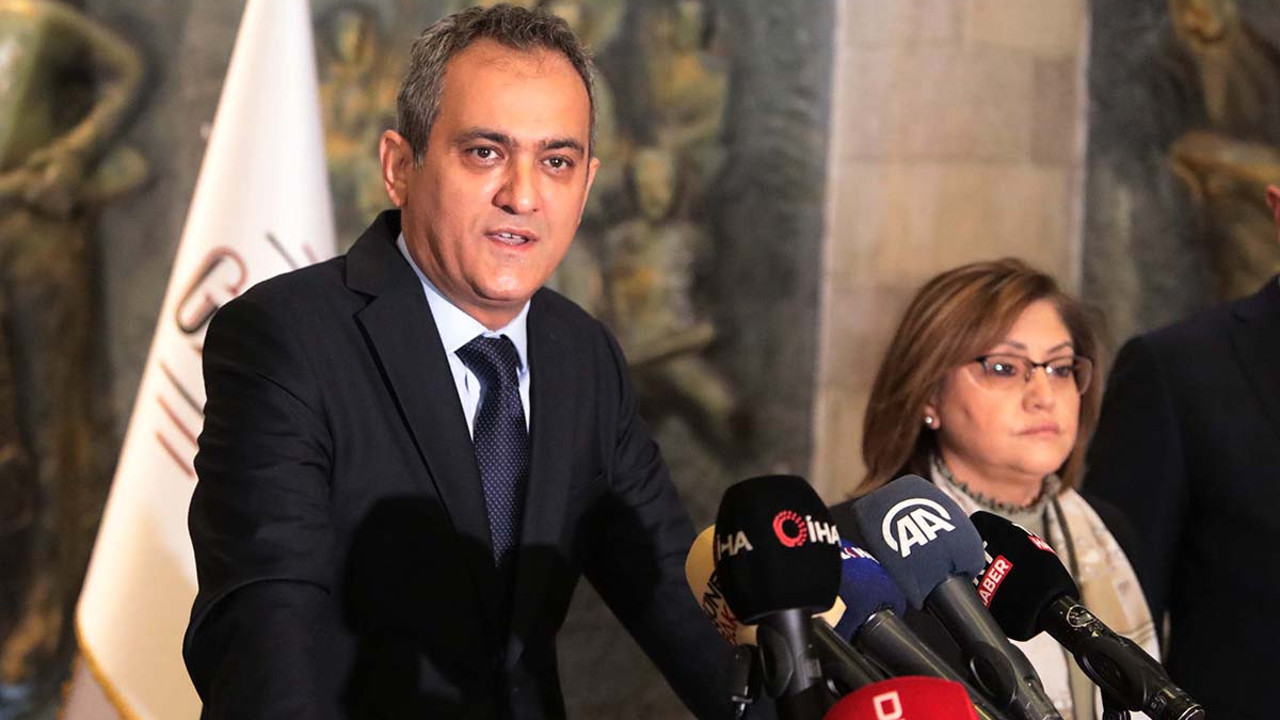 Bakan Özer: Öğretmenlik meslek kanunu ile ilgili yönetmelik hazır