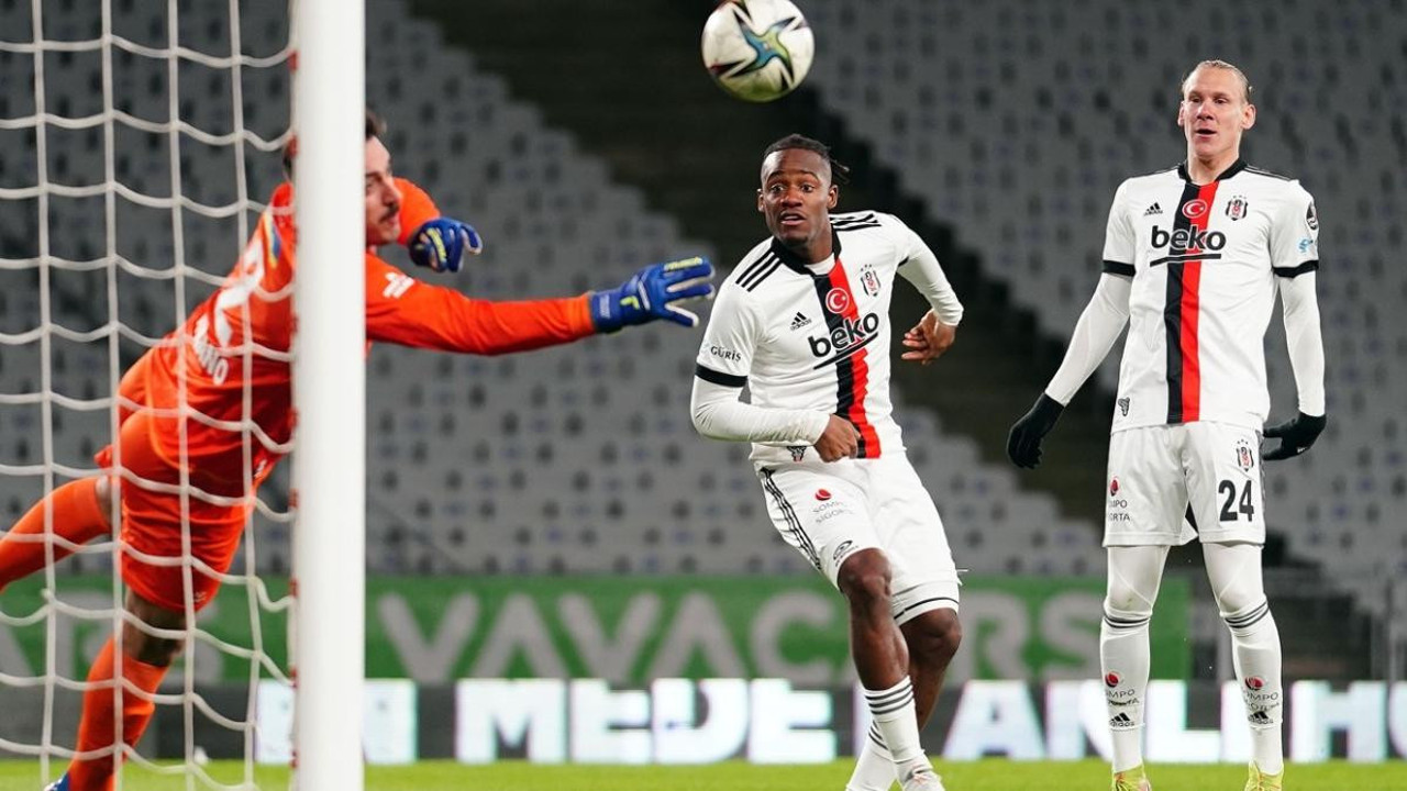 Beşiktaş'ın golcüleri kalenin yerini unuttu!