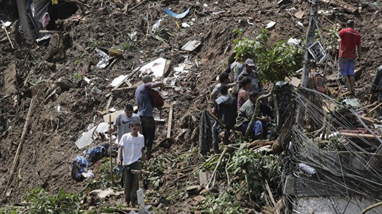 Sel felaketinde 104 kişi öldü