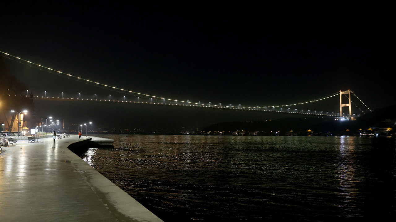 FSM Köprüsü, Çocukluk Çağı Kanser Günü'ne dikkati çekmek için ışıklandırıldı