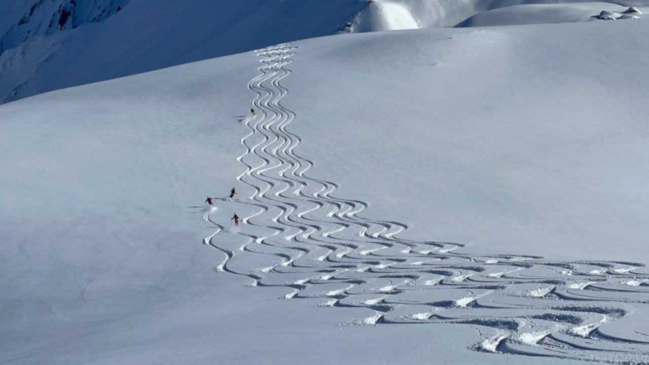 Kaçkar Dağları'nda ''heliski'' heyecanı sürüyor