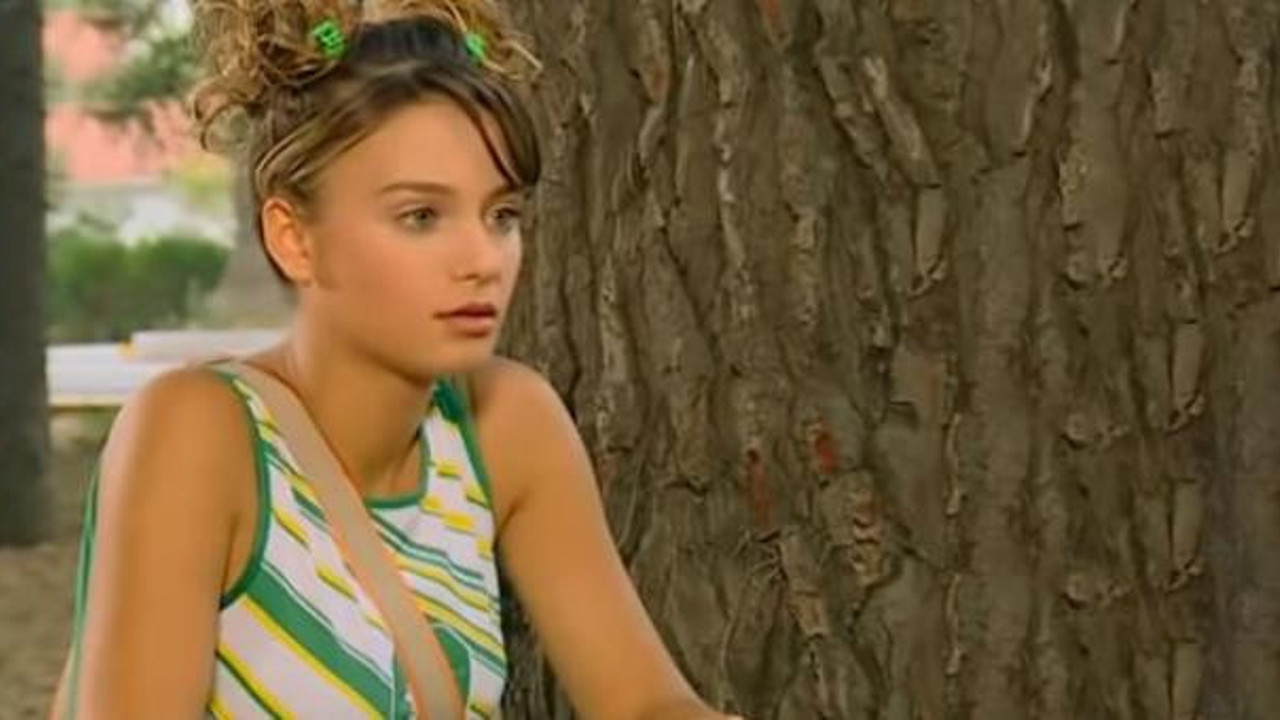 Damla Debre, aradan yıllar geçse de güzelliğinden bir şey kaybetmemiş.