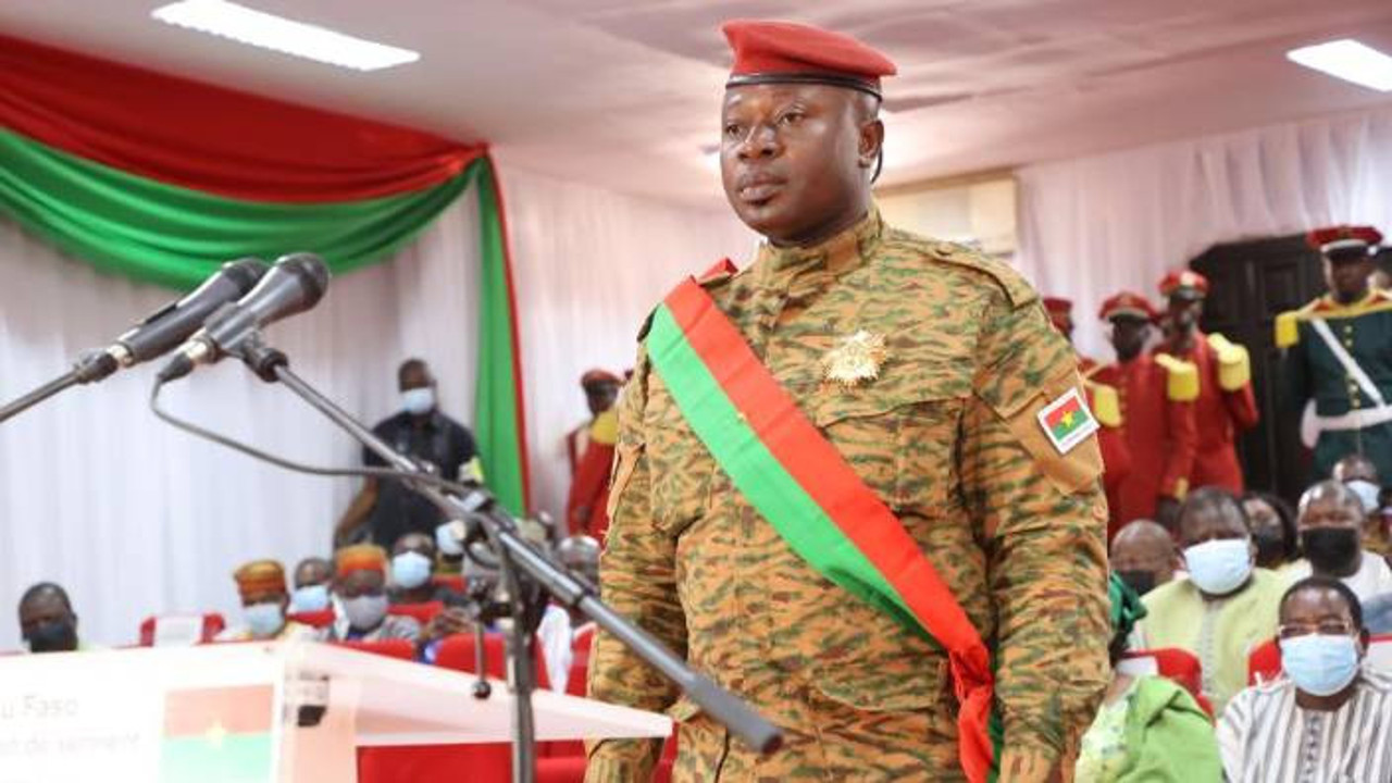 Cunta lideri yemin ederek göreve başladı