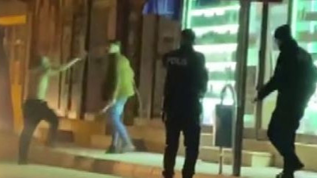 Bir elinde silah bir elinde satırla dehşet saçtı