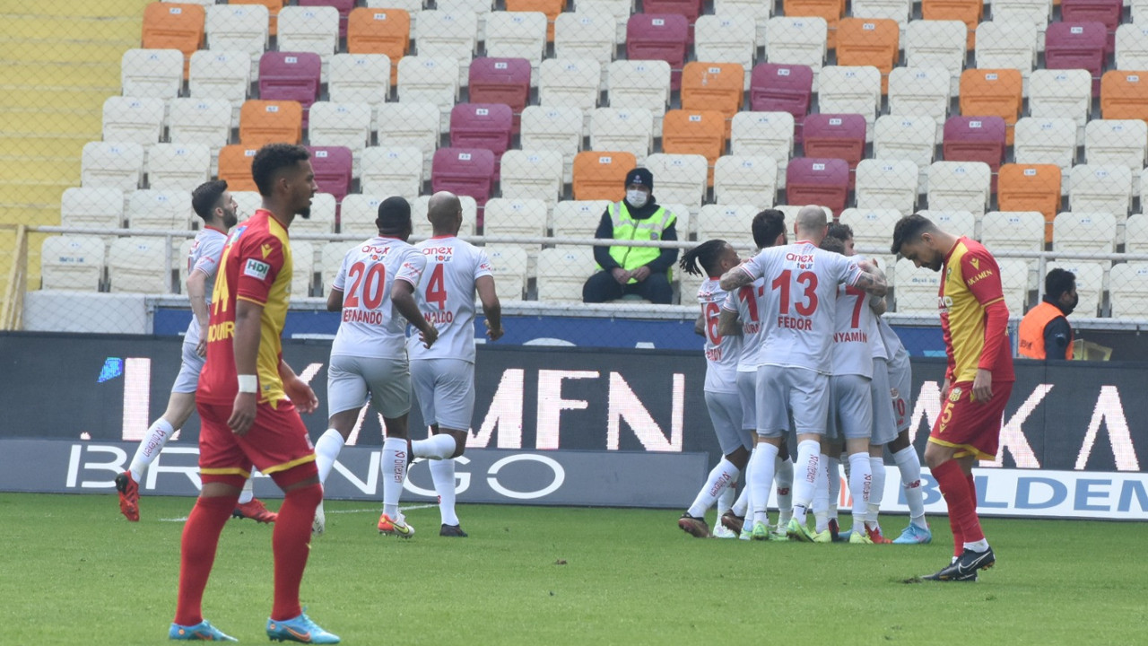 Futbolcuların sırdaşı Recep Şeker yazdı. Ne yaptın Sadık! Malatyaspor: Abbas yolcu! Antalyaspor: define buldu