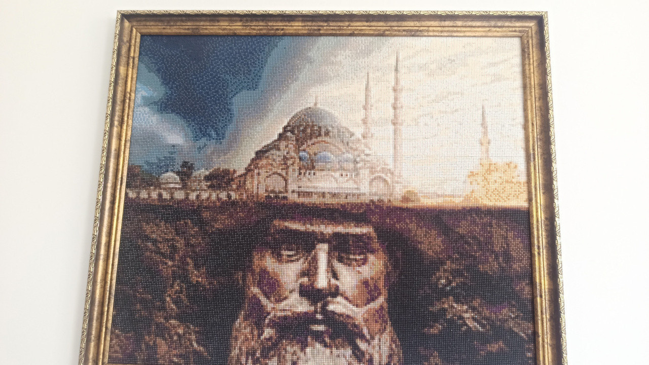 Kristal taşlardan tablo yaptı!