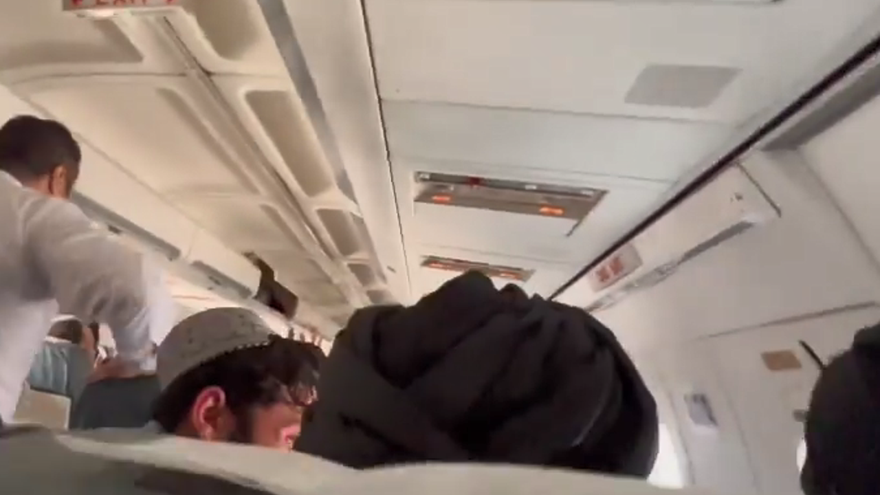 Kabile inen uçakta dehşet. Tekeri patlayan uçak takır takır sallanmaya başladı