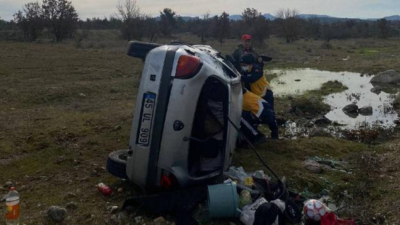 Manisa'da otomobil devrildi. 5 yaralı
