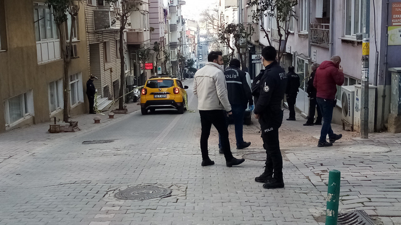 Karısını sokak ortasında vurdu