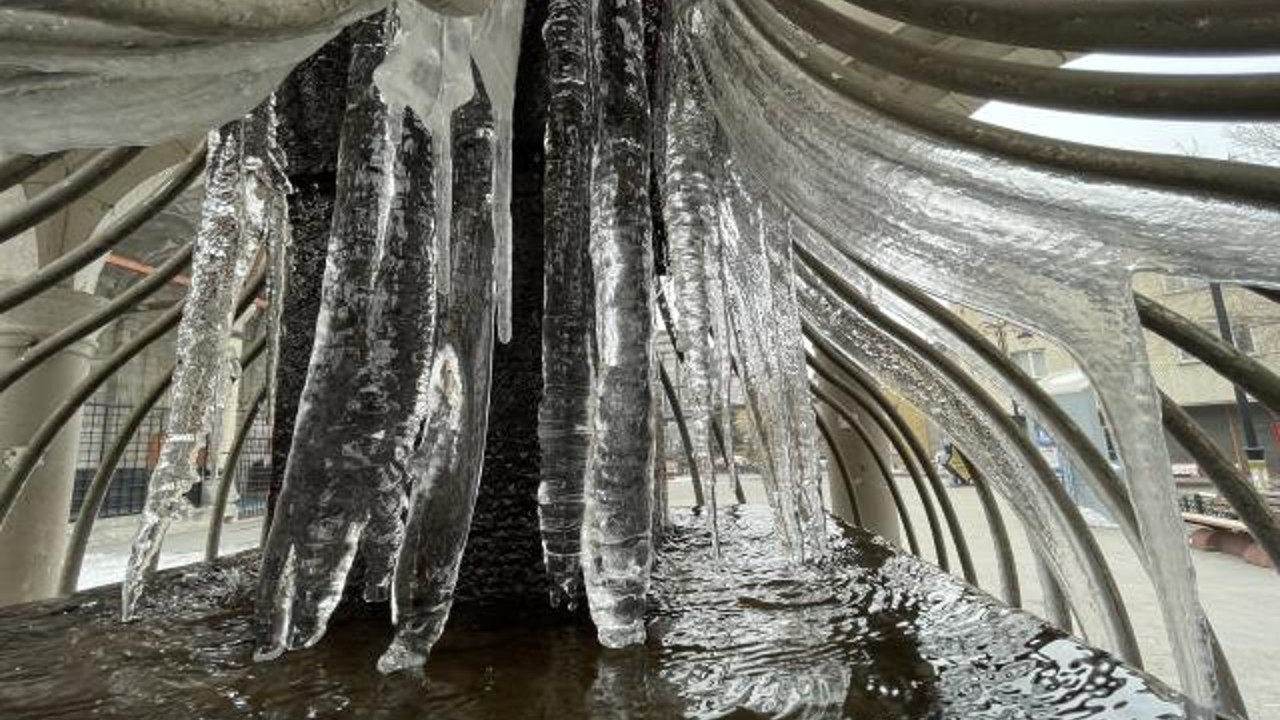 Erzurum ve Ağrı'da soğuk hava: Sarkıtlar tehlike saçıyor