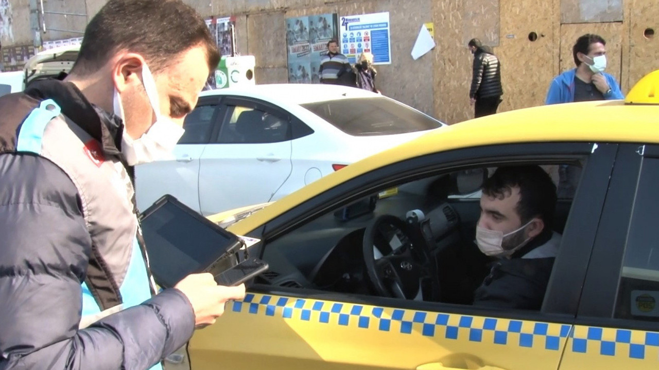 Kadıköy'de müşteri arayan ruhsatsız taksici denetimde yakalandı