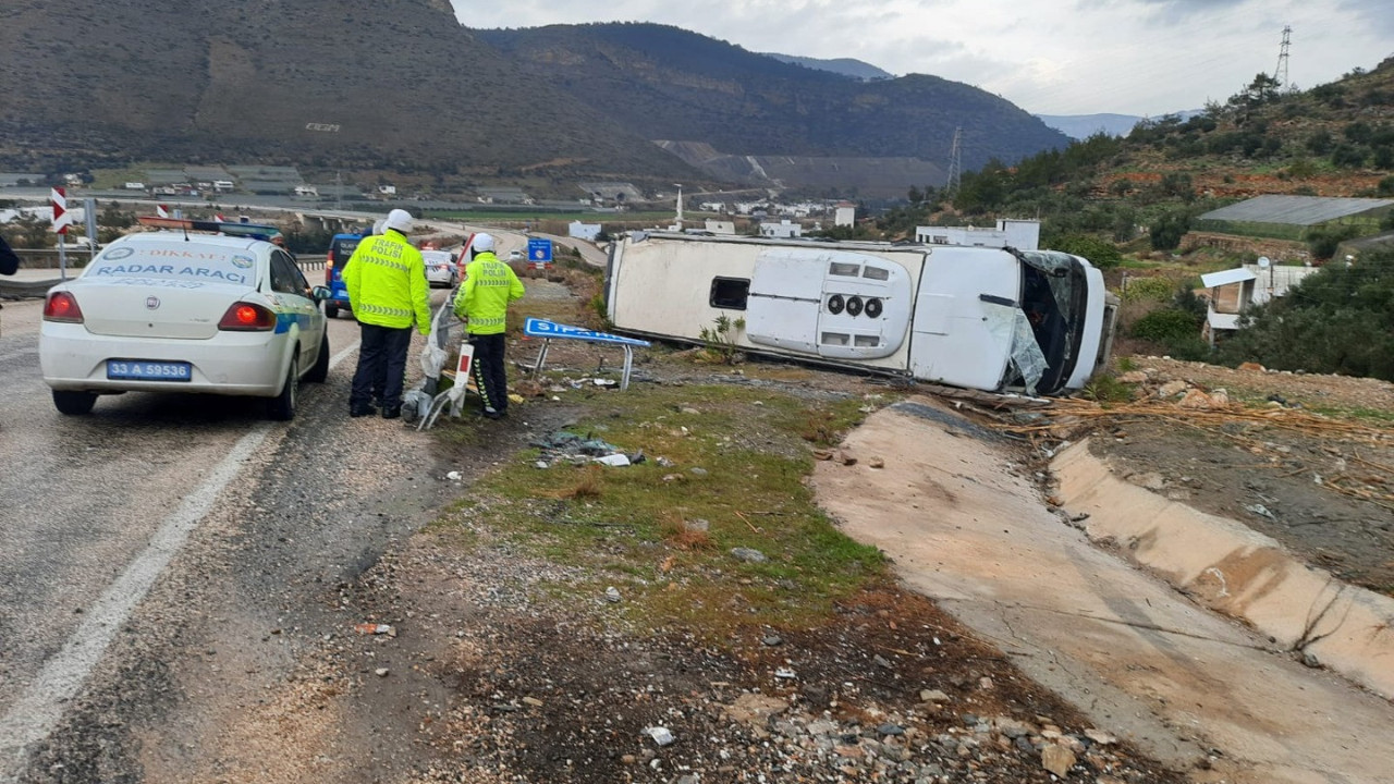 İşçileri taşıyan otobüs devrildi: 40 işçi yaralandı