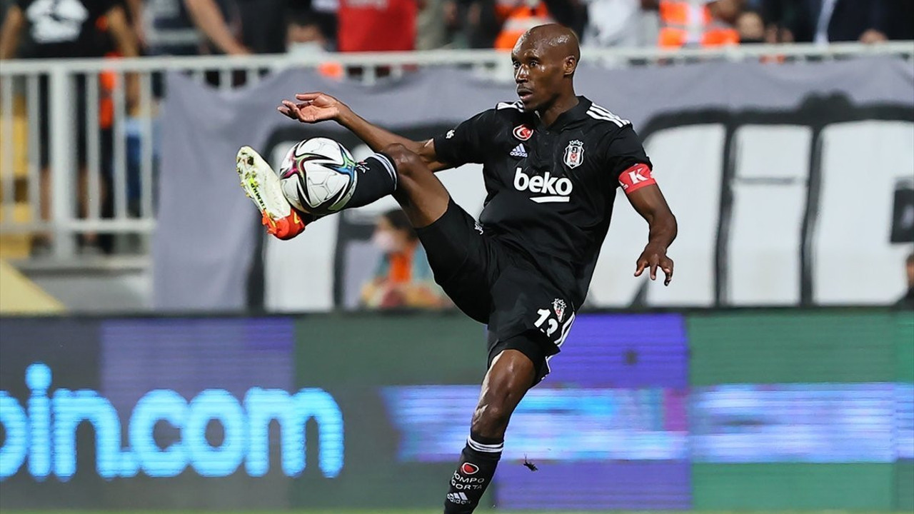 39 yaşındaki Atiba Hutchinson'dan sürpriz karar! Bu sene son diye diye emekliliği geldi
