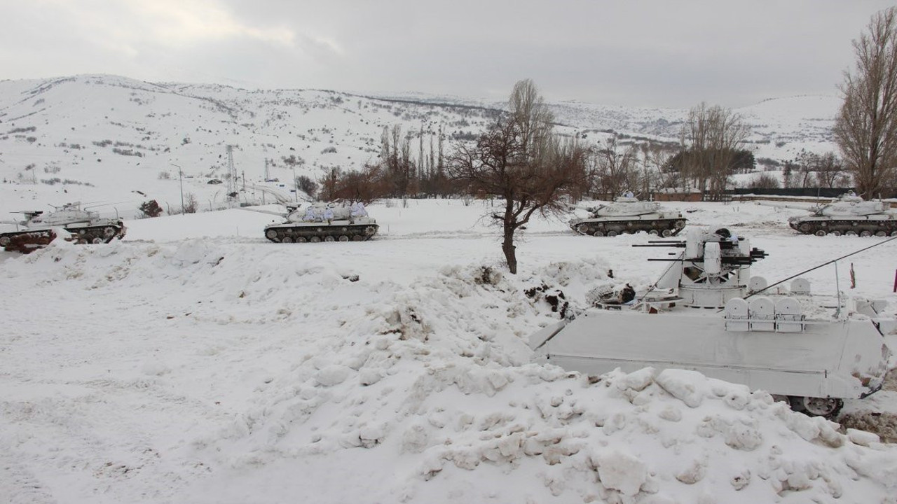Mehmetçikten karla kaplı bölgede eğitim