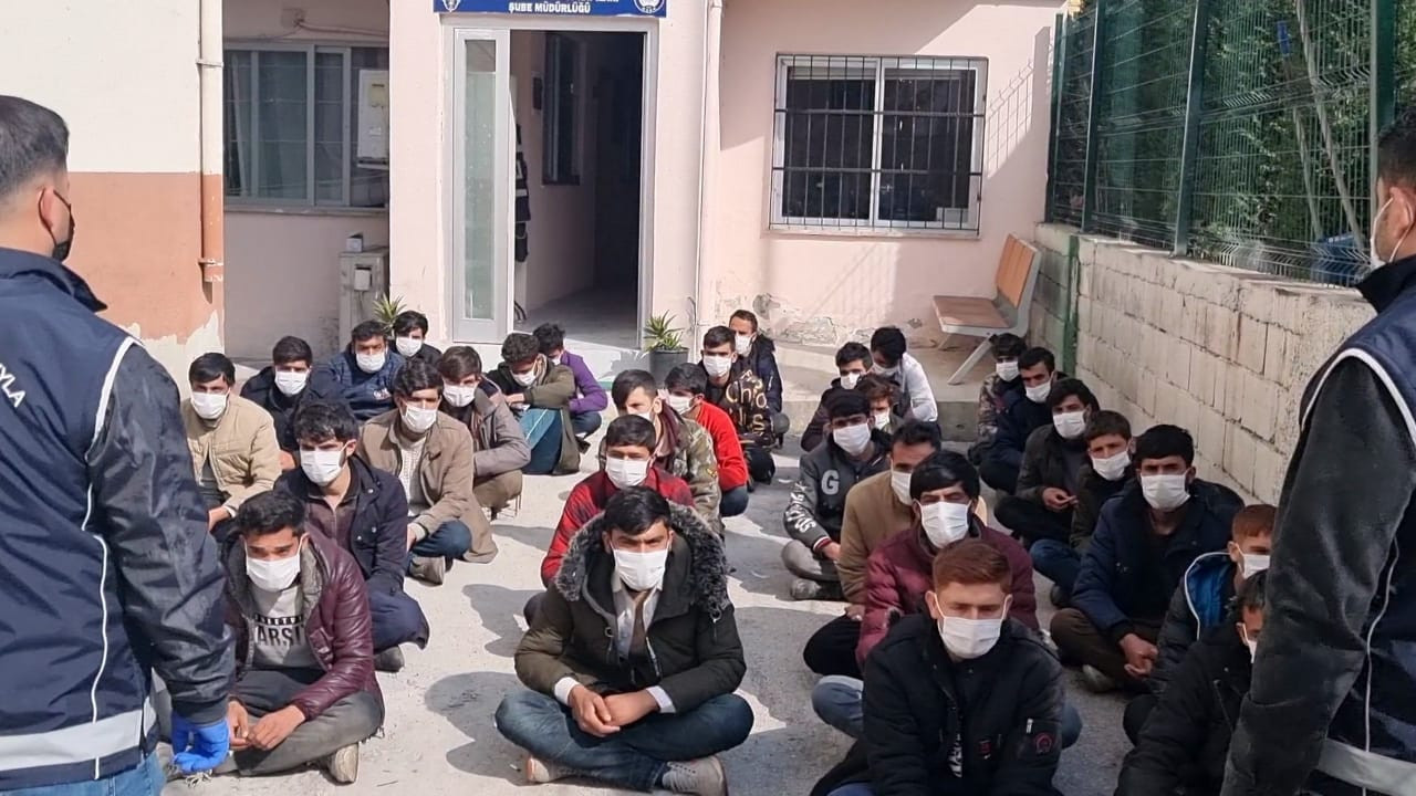 Osmaniye'de 32 kaçak göçmen yakalandı