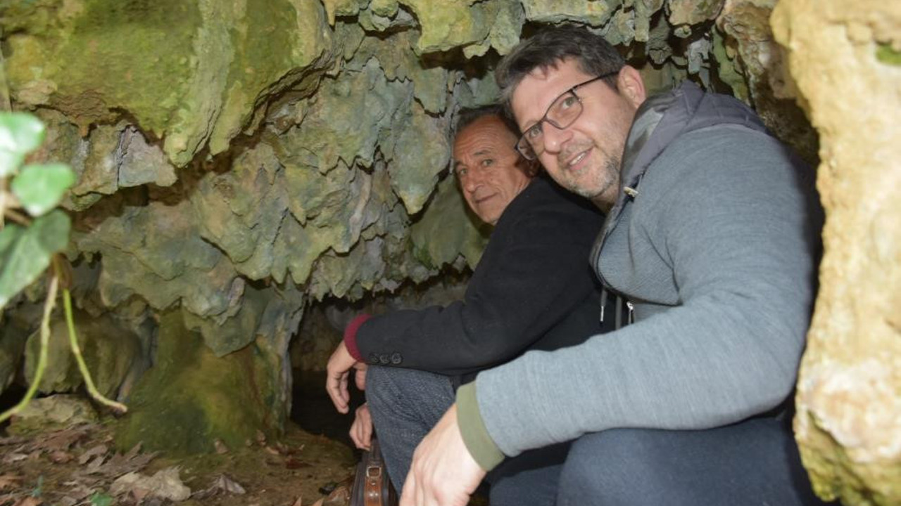 Hayvan otlatırken sarmaşıkların arkasında fark ettiler